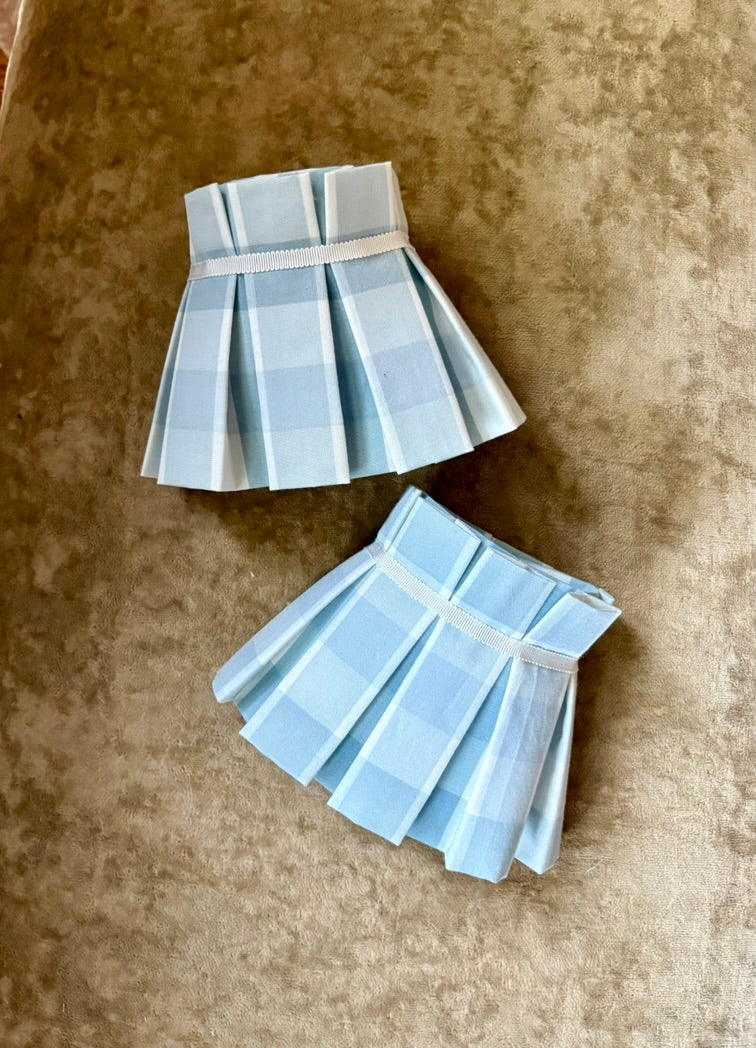 Pleated fabric lampshade for tabletop lamp - Blue and White Buffalo check