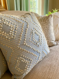 Throw pillow with diamond textured pattern