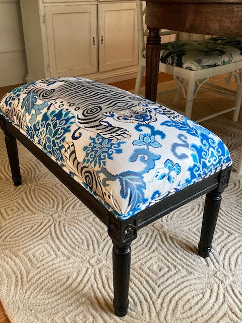 Bench upholstered with blue tiger fabric