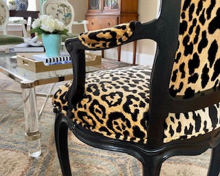 Cheetah velvet black armchair