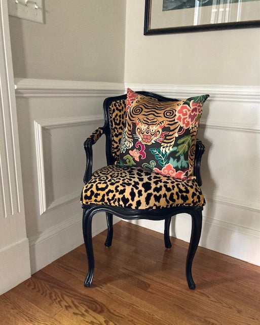 Cheetah velvet black armchair
