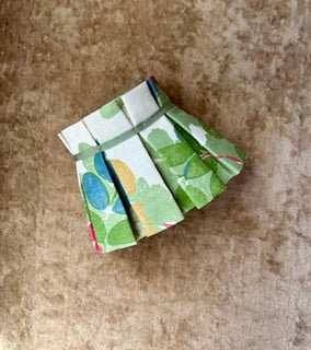 Pleated fabric lampshade for tabletop lamp - Thibaut Central Park in green